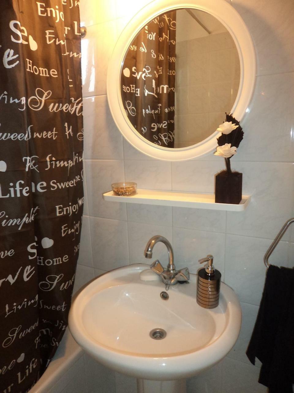 Welcome House Hotel ลาร์นาคา ภายนอก รูปภาพ